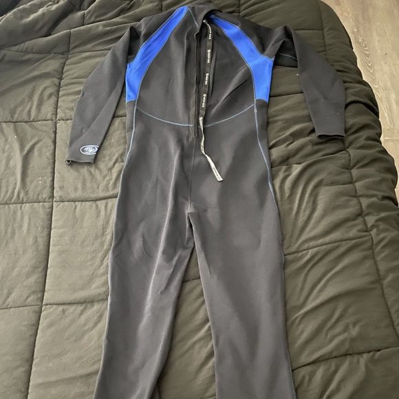 Deep see brand wetsuit - Picture 2 of 2